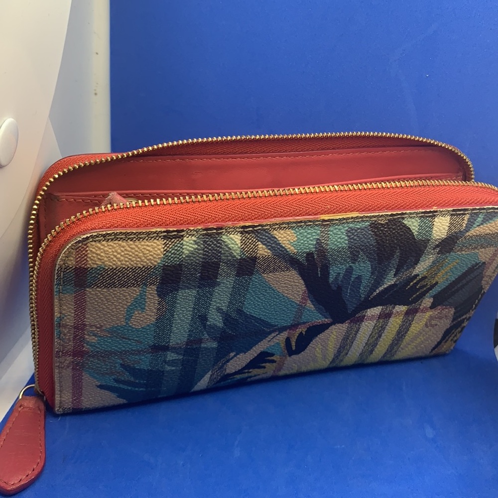 BURBERRY Peony Rose Printed‎ Haymarket Check Coated Canvas Zip around zippy - Picture 11 of 13